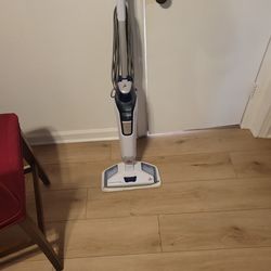 Bissell Steam Mop Deluxe (New Pack Of Cleanings Pads Included)