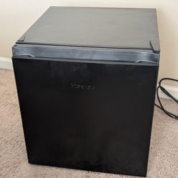 Hisense Mini Fridge 1.6 Cu Ft