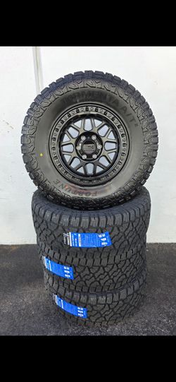 18" KMC w/ 35x12.50R18 Tires