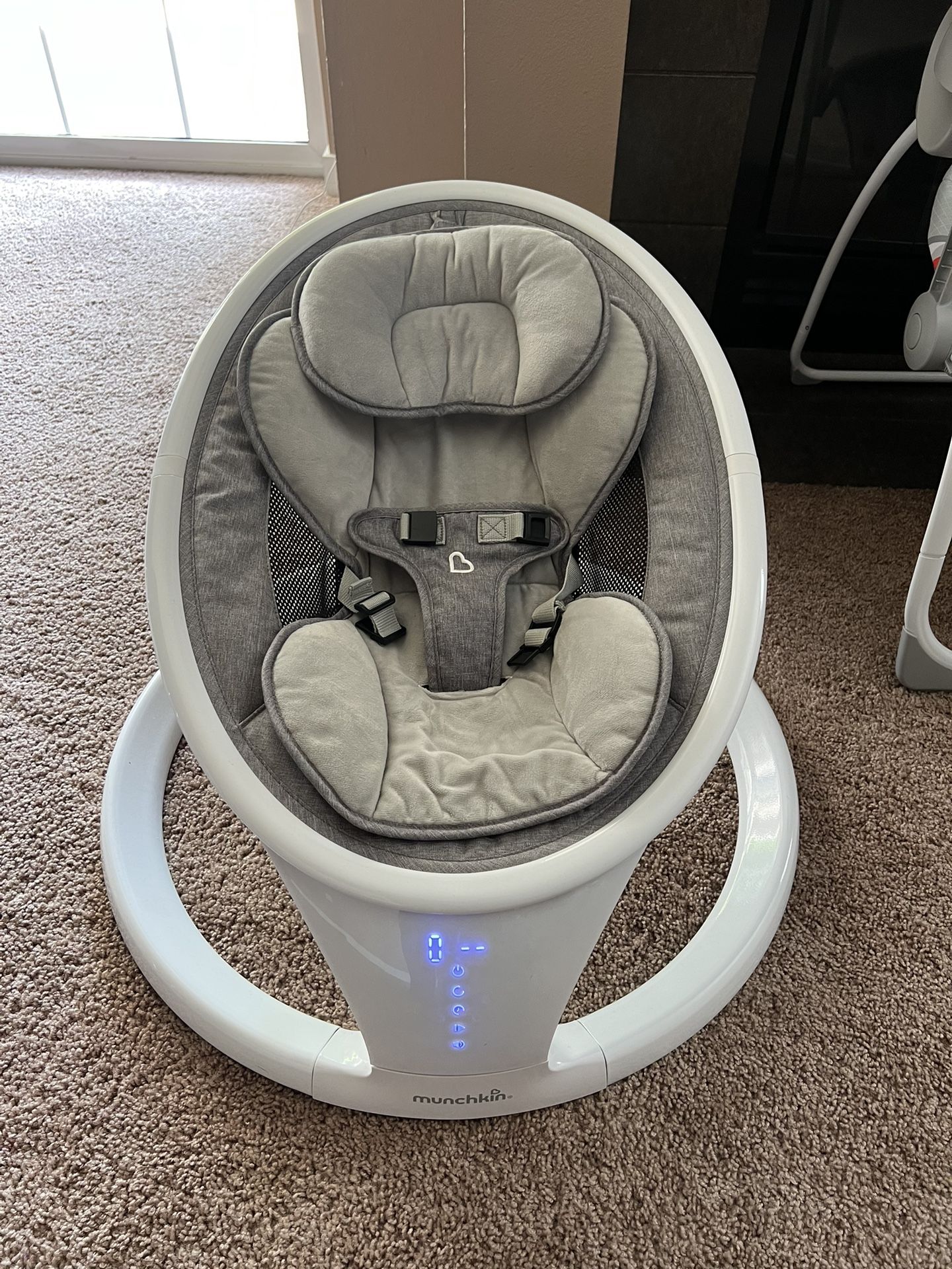 Baby Swing (munchkin)