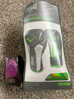 Boxing gloves with wraps