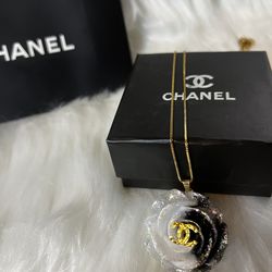 💎Luxury Brand Designer Blue & Black Rose with Gold Lettering Pendant Necklace