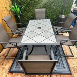 7 piece outdoor dinning table GREAT CONDITION 