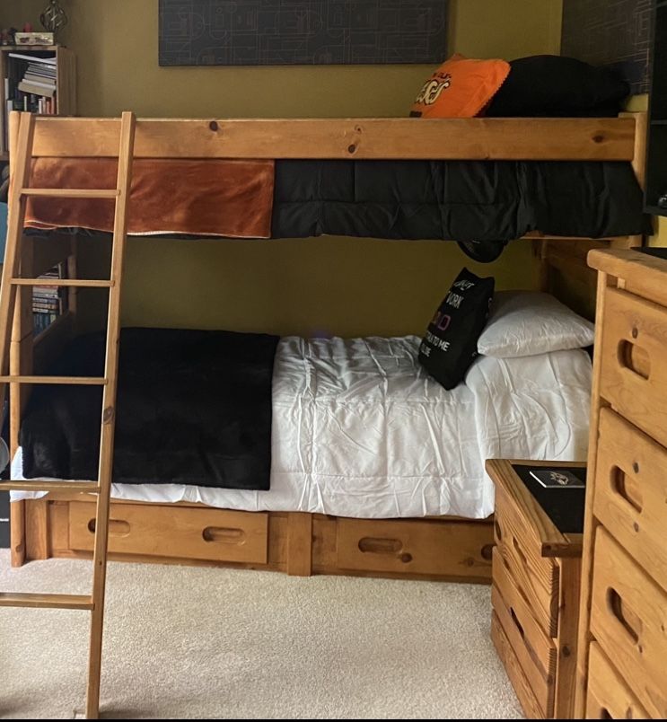Junior Bunkbeds with Storage And Dresser