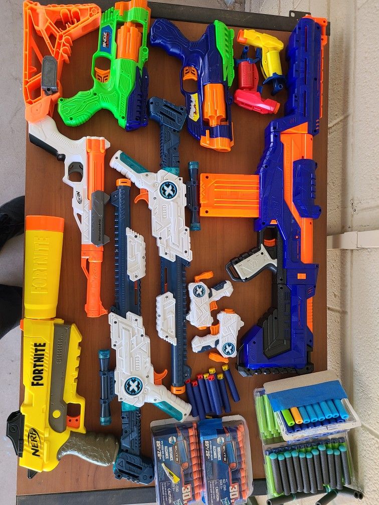 11 Nerf Guns And 155 Darts