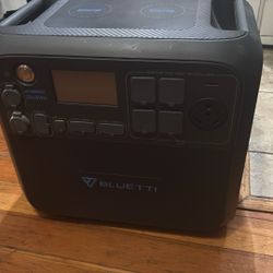 BLUETTI AC200MAX Expandable Power Station | 2,200W 2,048Wh