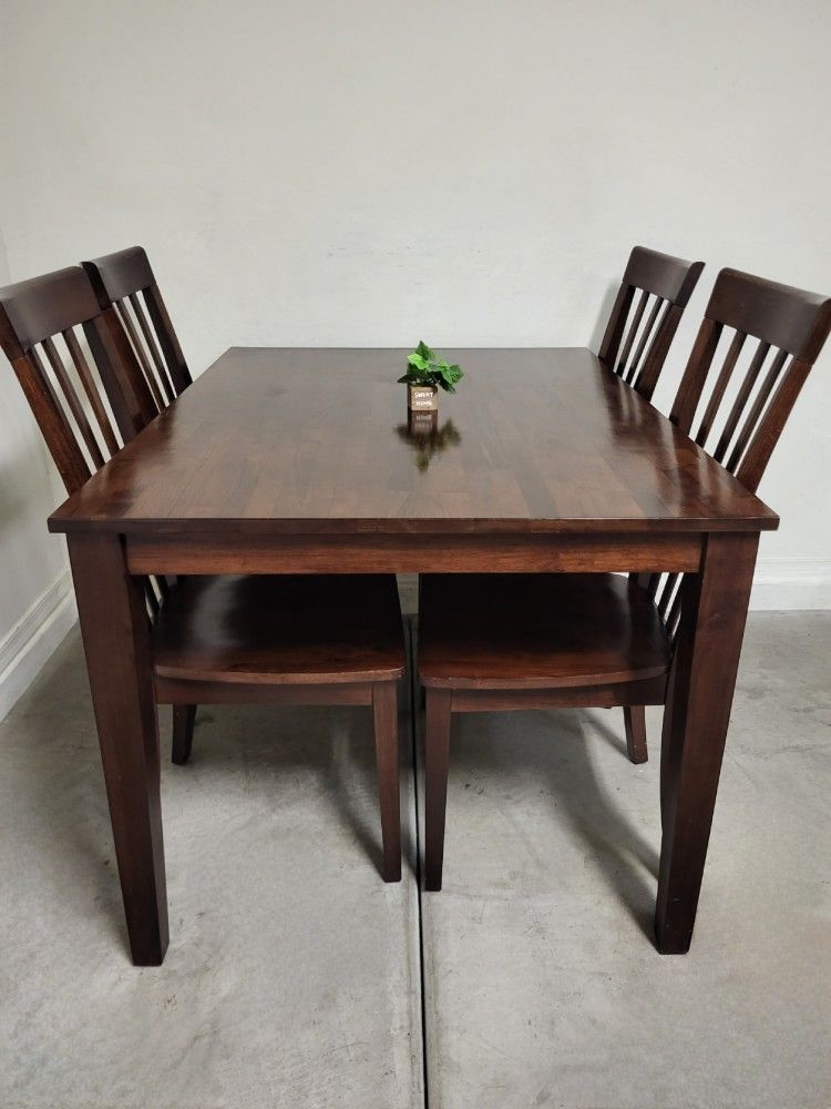 Dining Set (4 Chairs) Excellent Condition