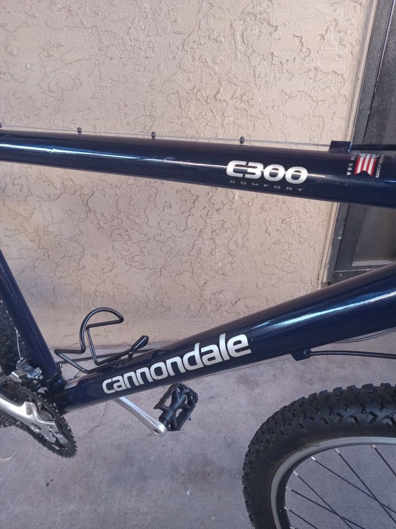 Nice Bike Cannondale Comfort C300 Frame Size Larger Tires Size 26