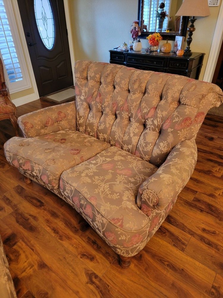 Elegant Tufted Loveseat