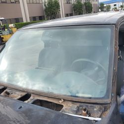 Windshield removed from a 2003 Nissan Frontier 