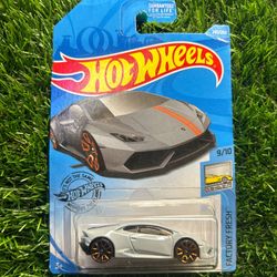 Hot Wheels Lamborghini Huracan in grey and orange #HotWheels #Lamborghini