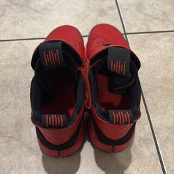 NIKE - air jordan 33 university red, US SIZE 16