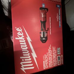 Milwaukee M18 Force Logic Press Tool With One Key