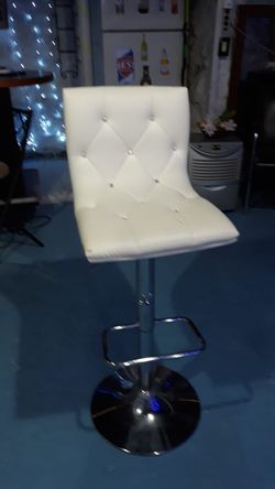 Swivel diamond chair
