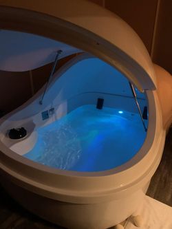 2020 Royal Spa Clinical Float Pod Well Used 1000-2000 Hours - Lawrenceburg, IN