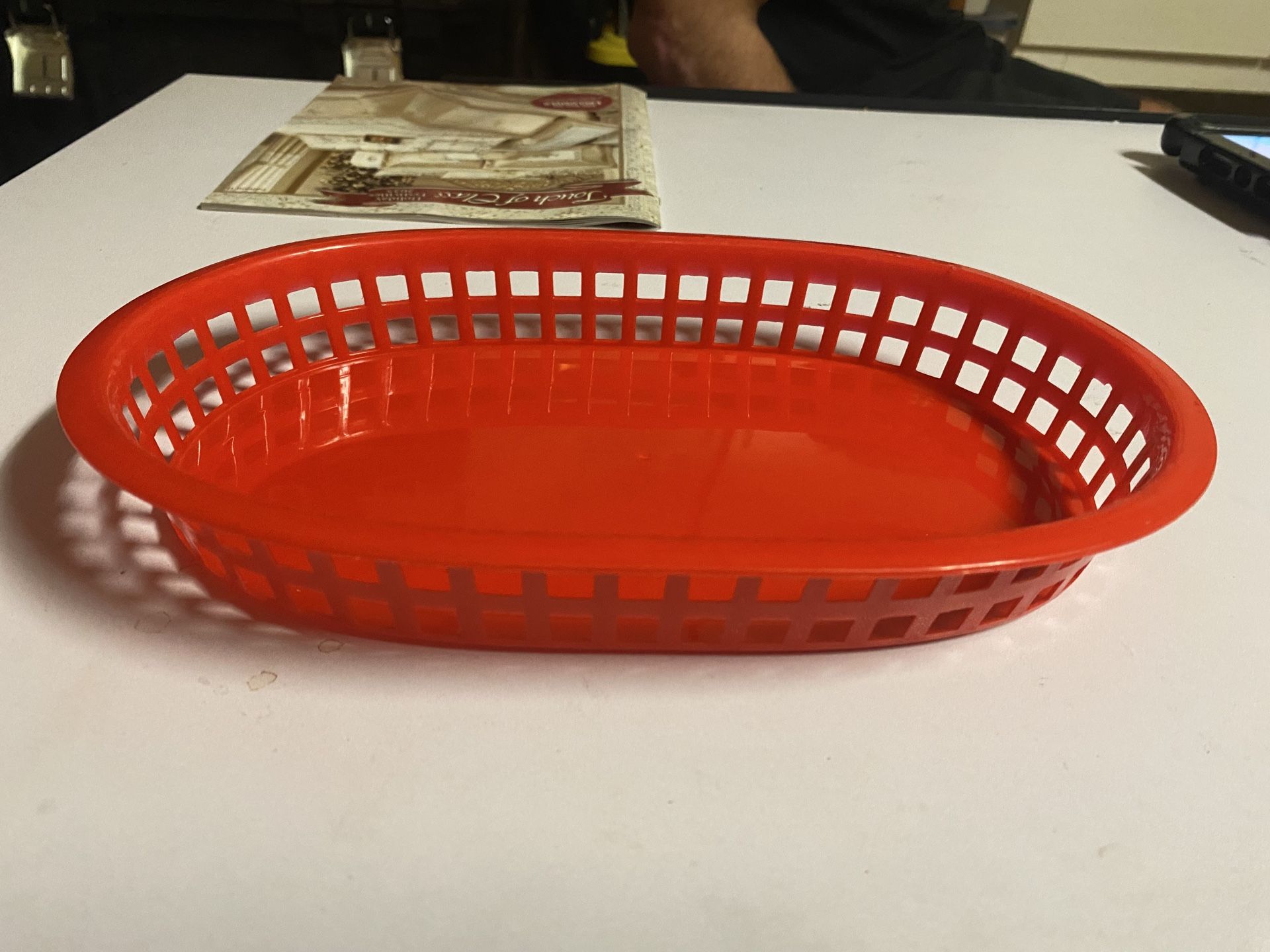 Plastic sandwich baskets