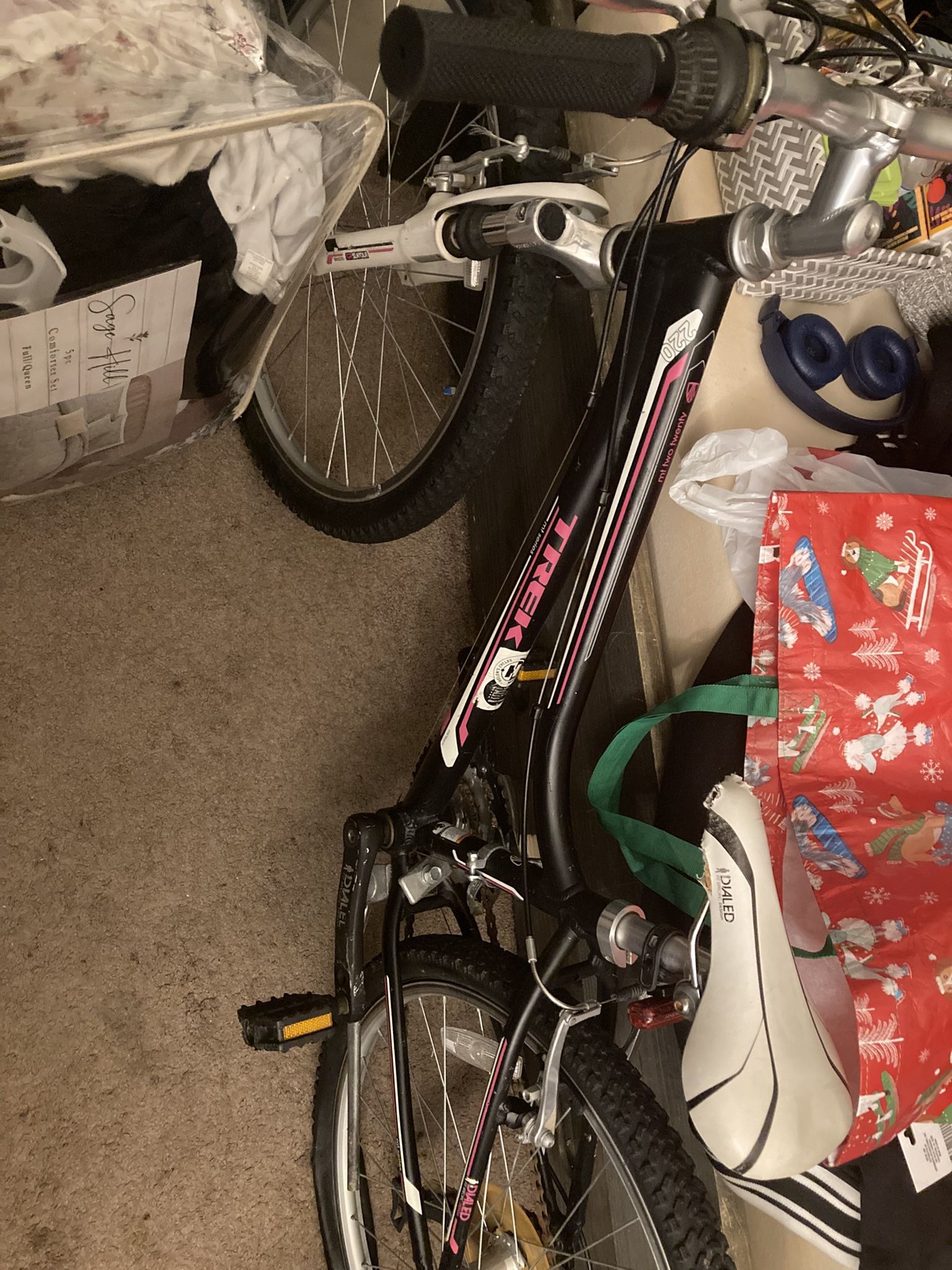 Youth 220 Trek Mt Bike