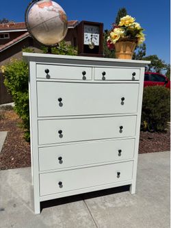 White 6 Drawer Modern Dresser Chest of Drawers Furniture Great Condition