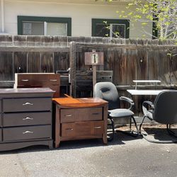 6 Door Dresser, 2 Nightstands W/ Lamps , And A Desk 