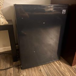 Black MINI Fridge