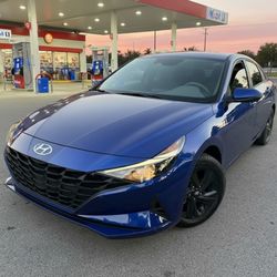 2023 Hyundai Elantra SEL 