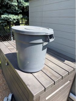 10 Gallon Rubber Made Trash Can