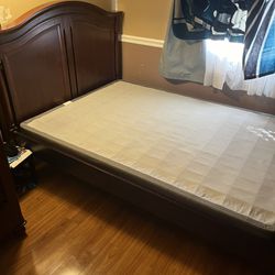 Full Size Bed And Box Spring 
