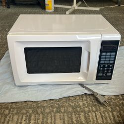 700 Watt Microwave