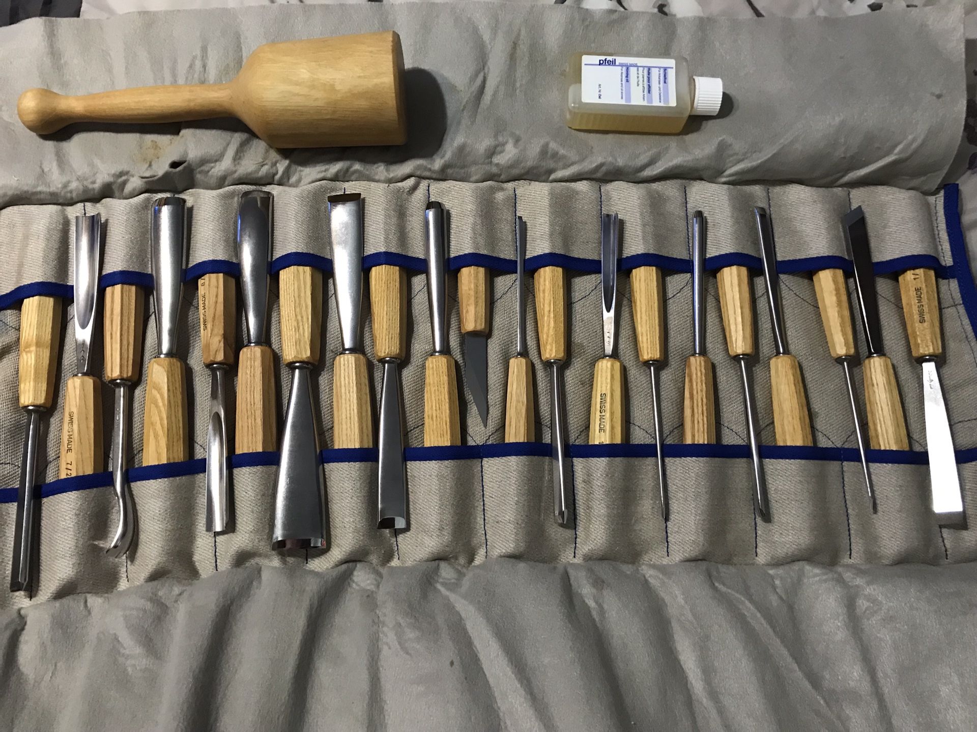 Pfeil Swiss-Made Brienz Collection Full-Size Carving Tool Set, 25-Piece