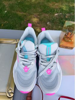 Brand new sketchers never worn