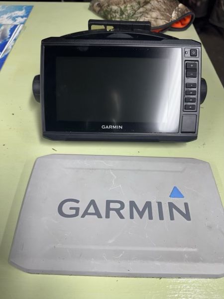 Garmin Echomap UHD 73 Screen Without Transducer.