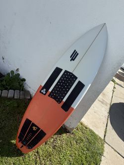 Ellis surfboard short board