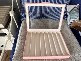Jewelry box
