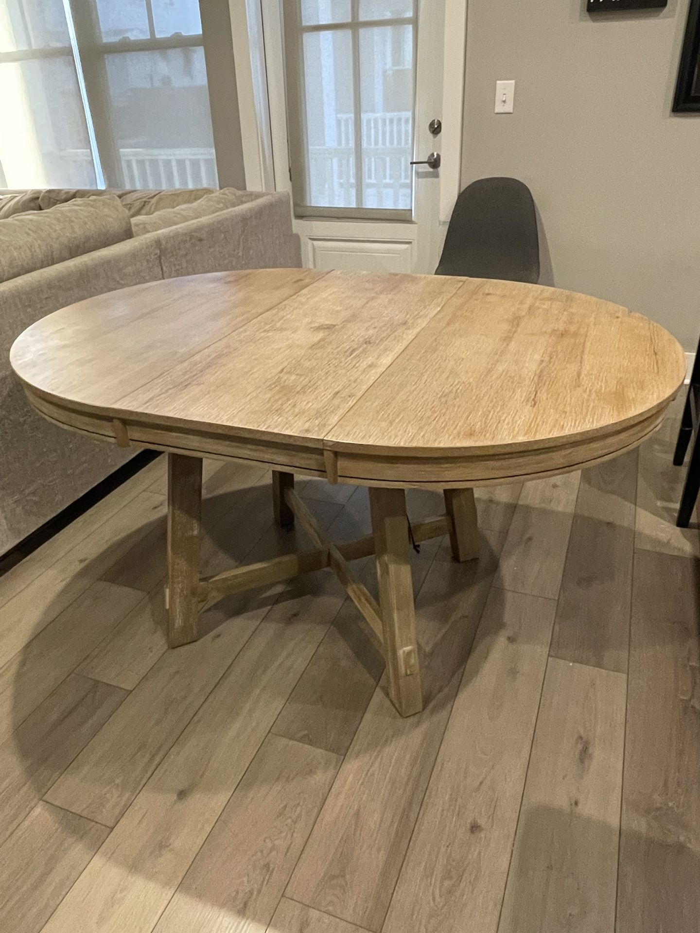 Extendable Dining table