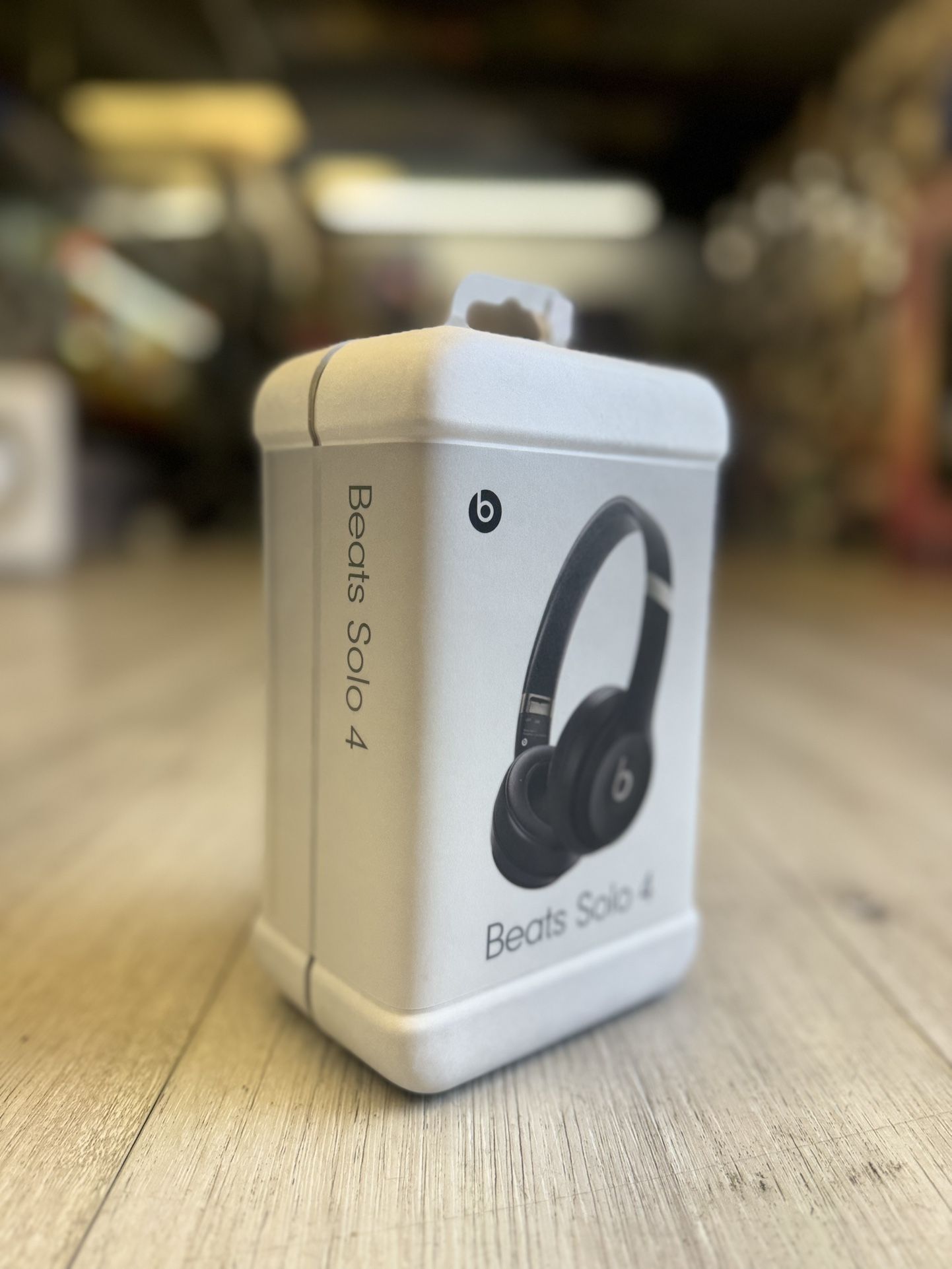 Beats Solo 4 (Take It Home In Payment/ llévatelo a casa en pagos)