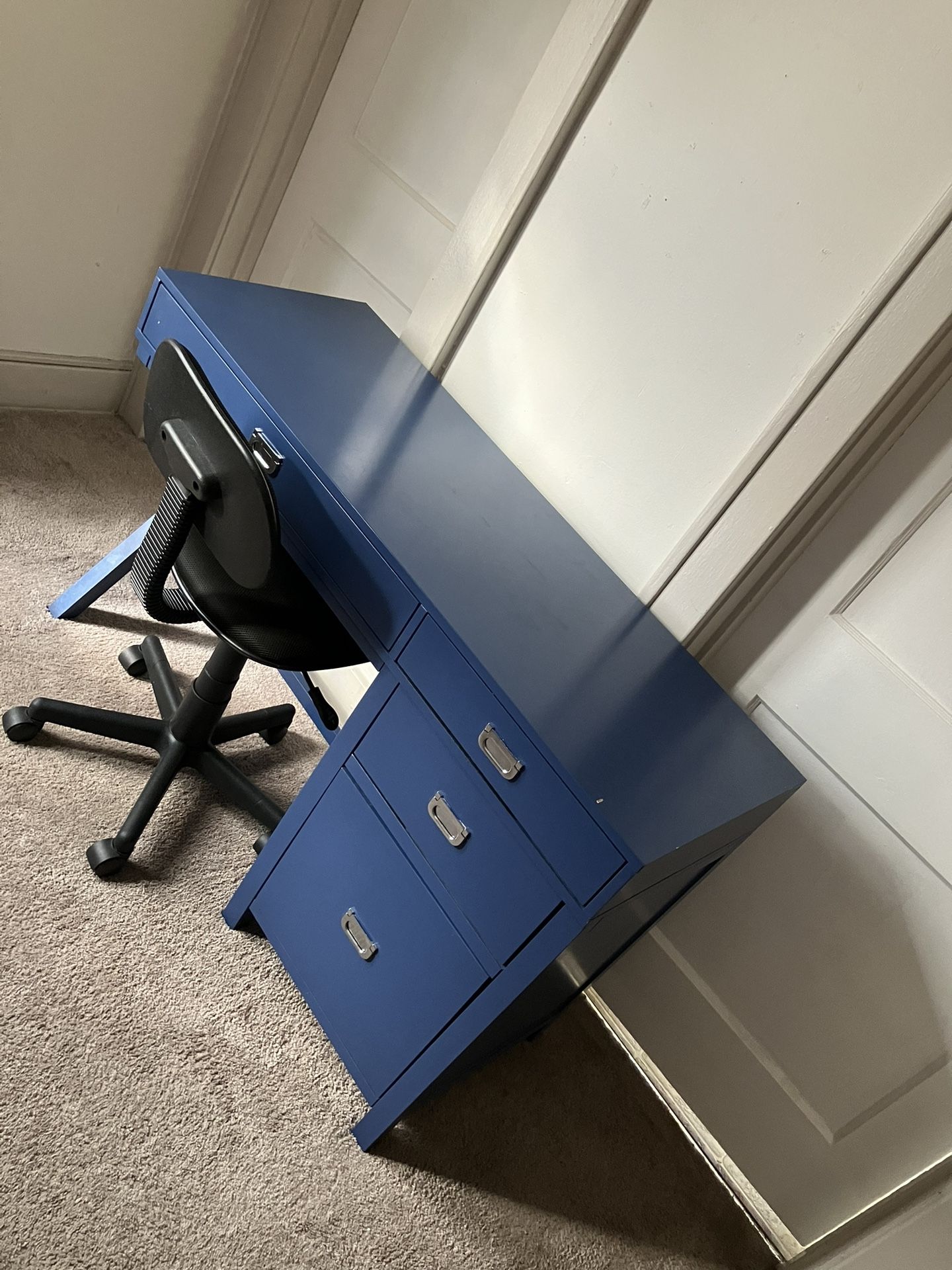 Desk With Chair 