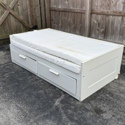 Twin Full Day Bed With Two Memory Foam Mattresses 