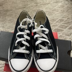 Black & White Converse (Kids) size 2