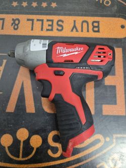 Milwaukee M12 Cordless Impact Wrench 3/8