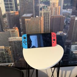 This is barley used has a bunch of games like Fortnite,Mario cart racing,Pokémon scarlet,Pokémon violet,and a bunch more