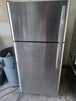 Kenmore stainless steel top freezer refrigerator 29inch