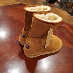 Never Worn Tan UGG Boots