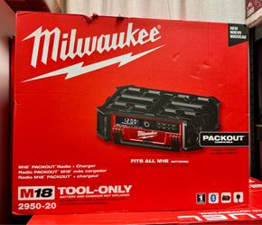 Milwaukee M18 M18 Packout Radio + Charger