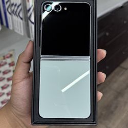 Samsung Galaxy Z Flip 5 Unlocked 