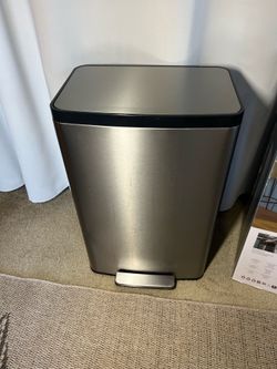 A little used Kohler 47L Step Trash Can. In great condition. Just one little dent. See pictures.