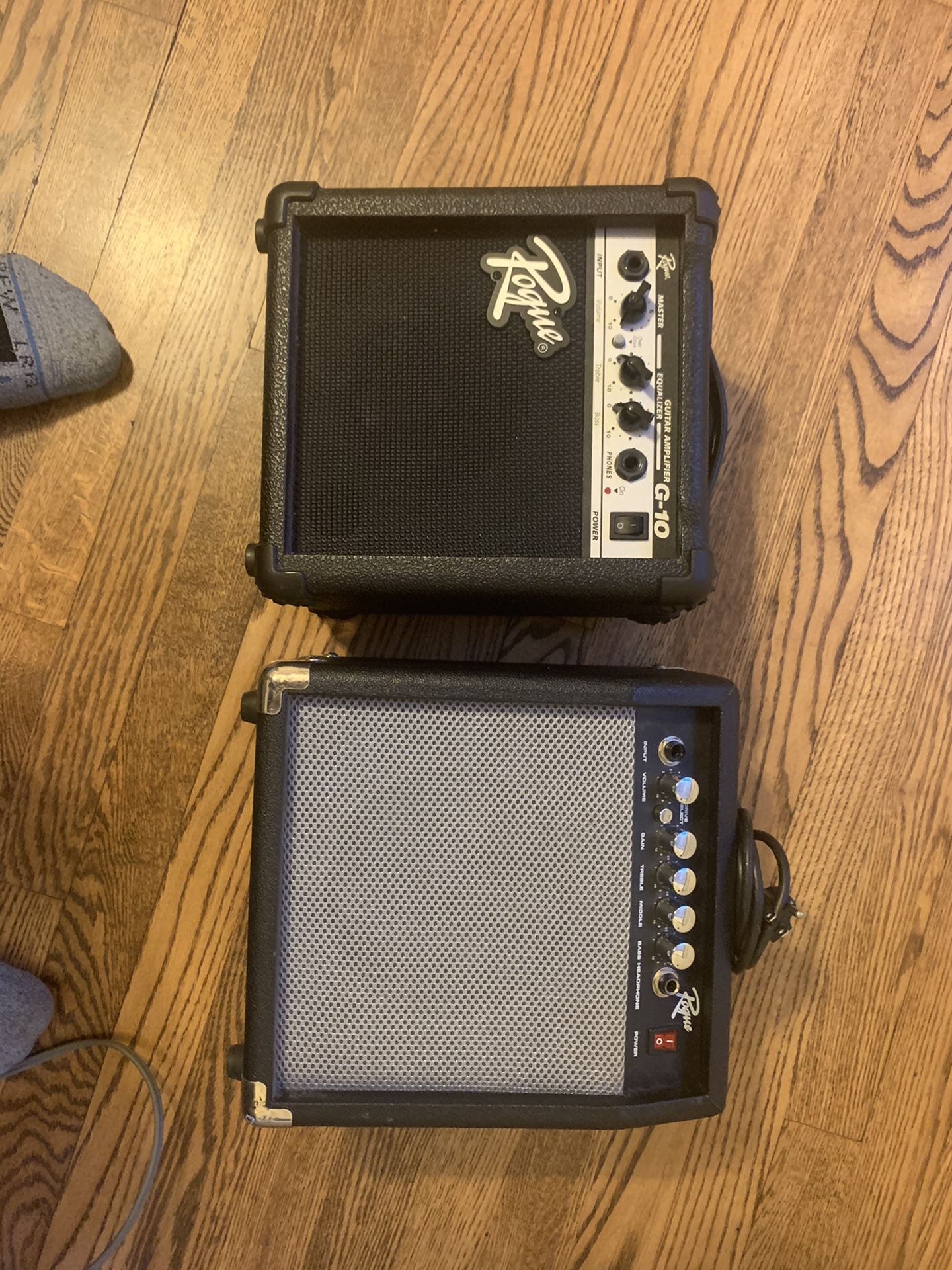 Guitar and 2 amp set