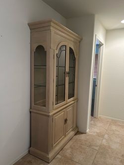 Elegant Light Wood Curio Cabinet – Beautiful Display & Storage