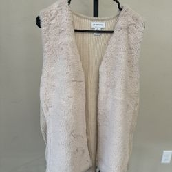 Faux Fur Liz Claiborne Vest Size Large 