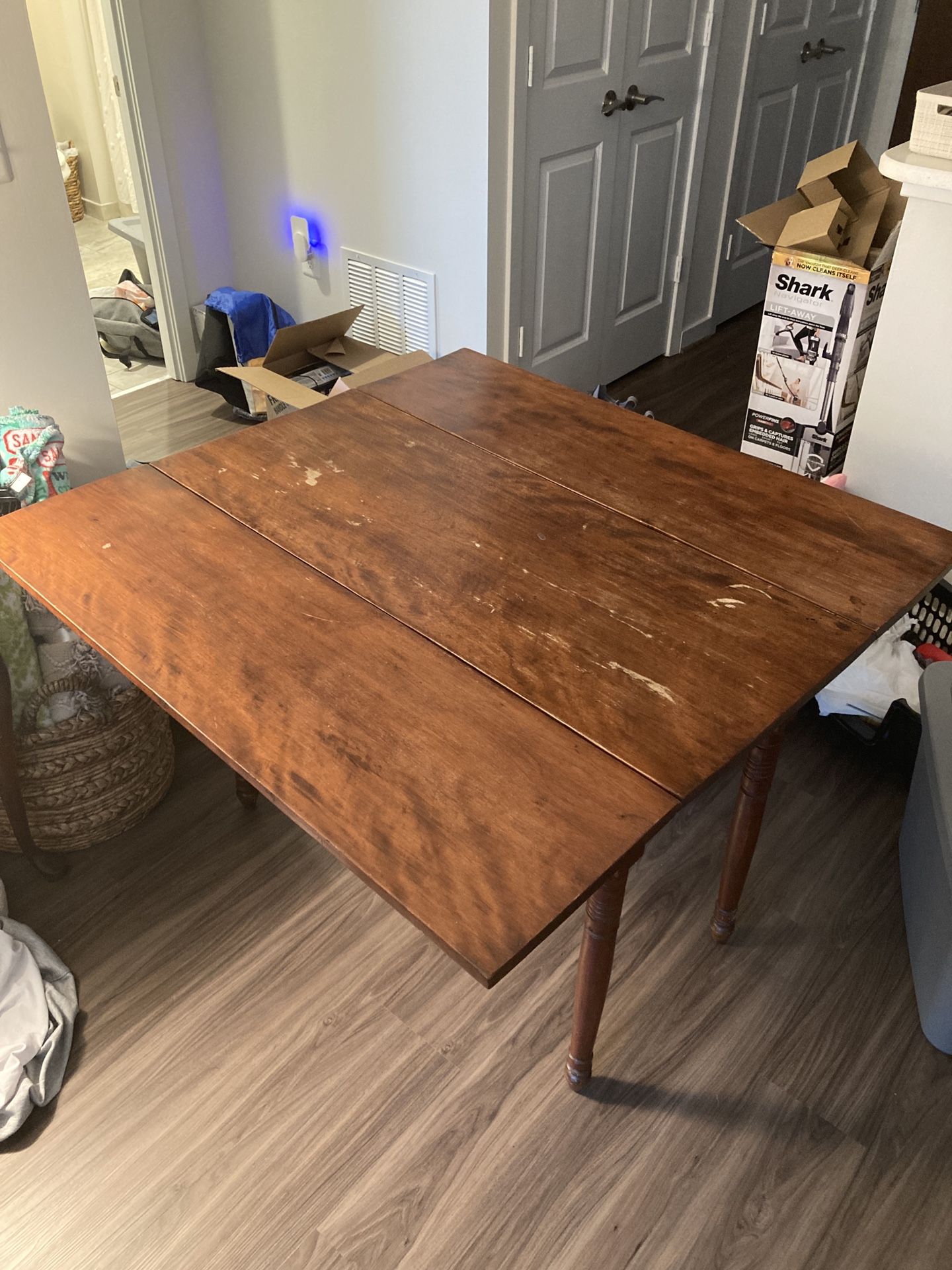 20 OBO. Wooden dining table with extending flaps