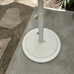 White Cast Iron Umbrella Stand With Tilting Umbrella And Zippercover